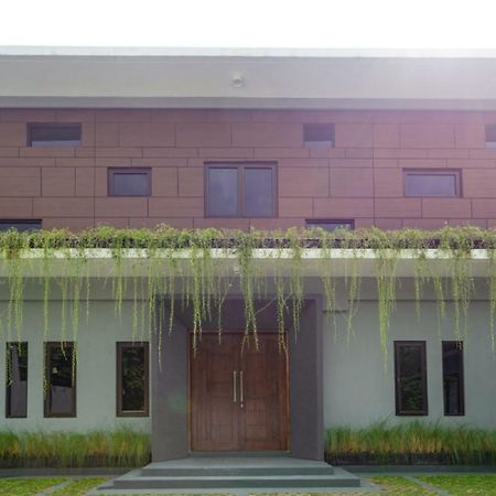 RedDoorz Plus near JIEXPO Kemayoran Cakarta Dış mekan fotoğraf
