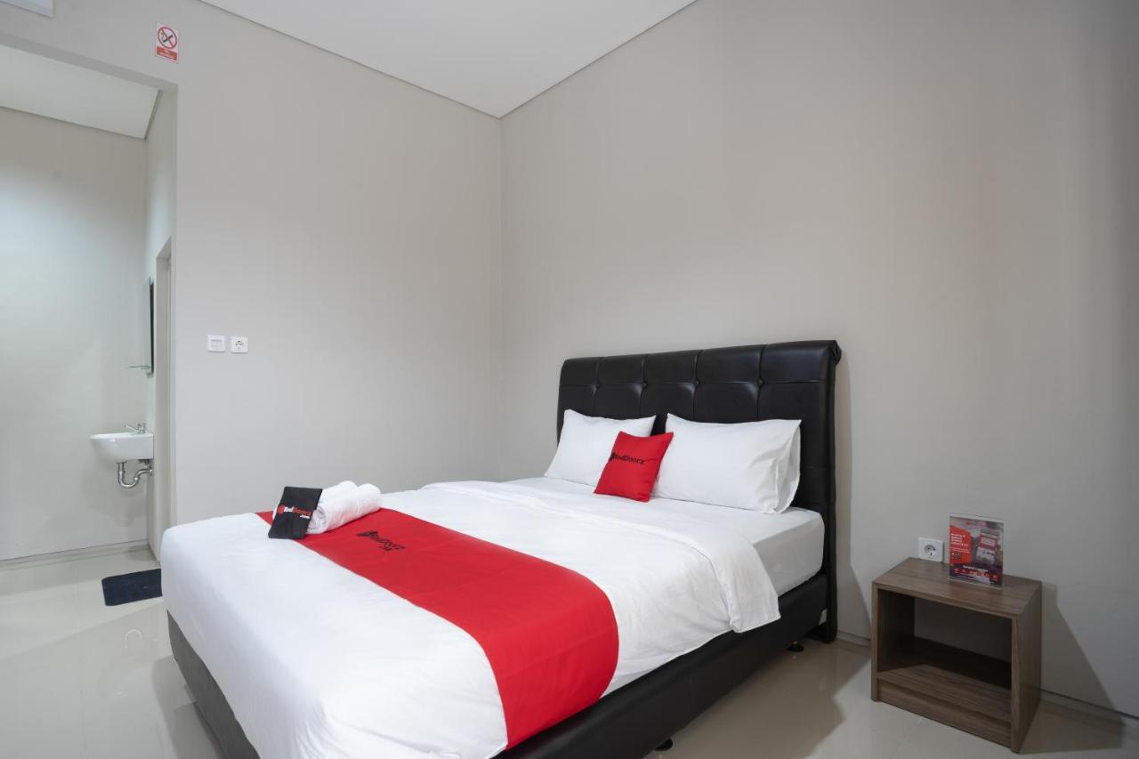RedDoorz Plus near JIEXPO Kemayoran Cakarta Dış mekan fotoğraf