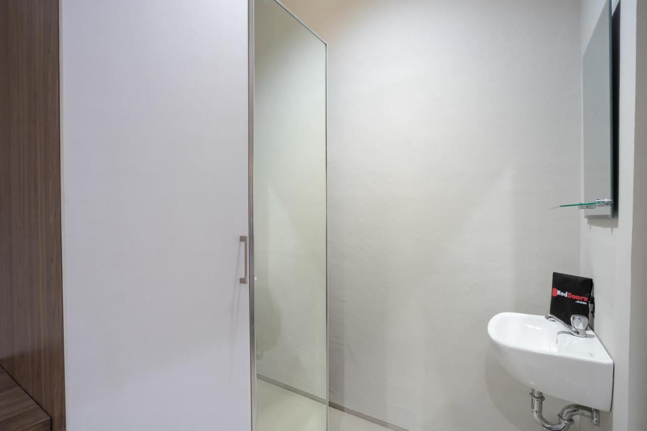 RedDoorz Plus near JIEXPO Kemayoran Cakarta Dış mekan fotoğraf