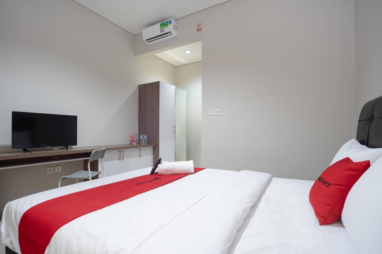 RedDoorz Plus near JIEXPO Kemayoran Cakarta Dış mekan fotoğraf