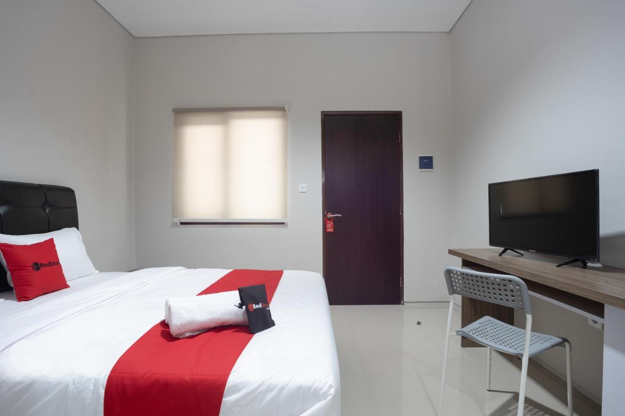 RedDoorz Plus near JIEXPO Kemayoran Cakarta Dış mekan fotoğraf