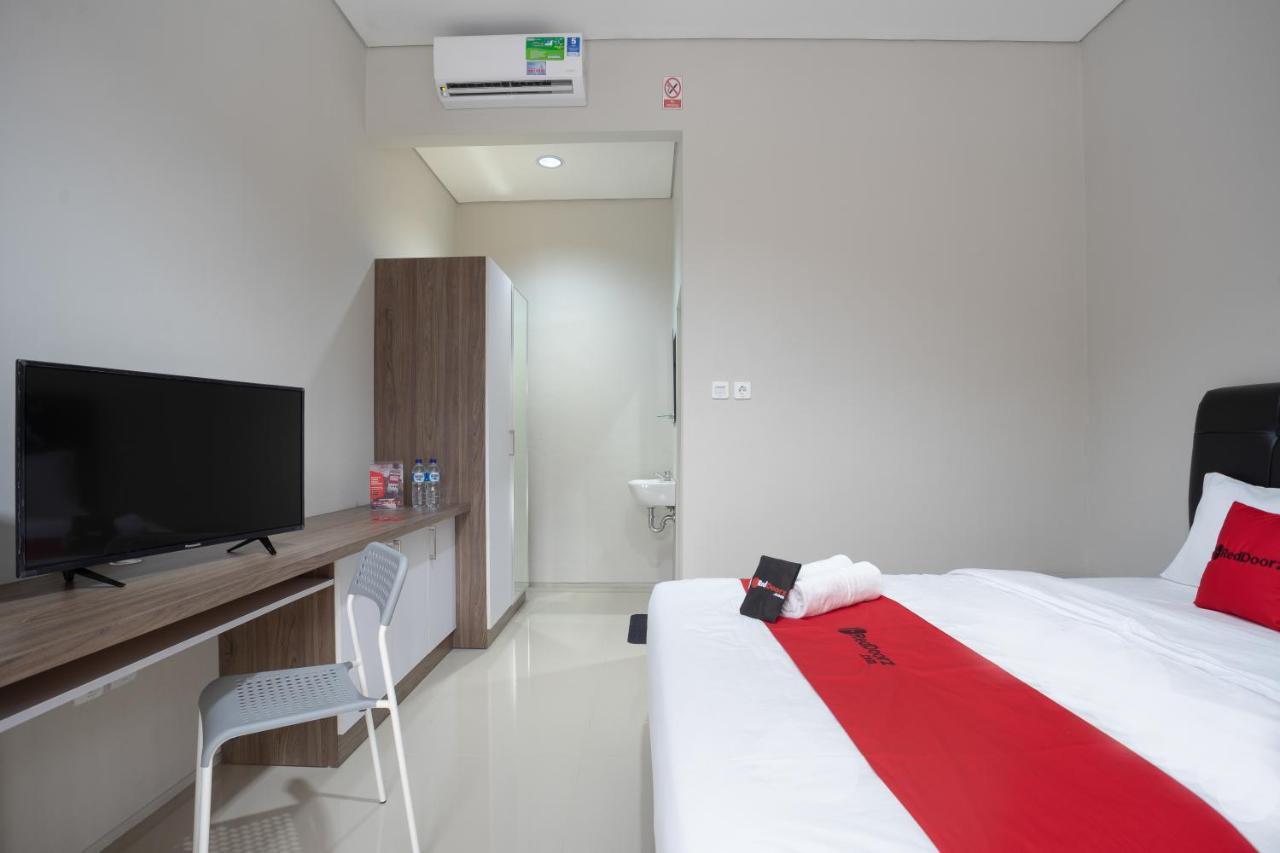 RedDoorz Plus near JIEXPO Kemayoran Cakarta Dış mekan fotoğraf