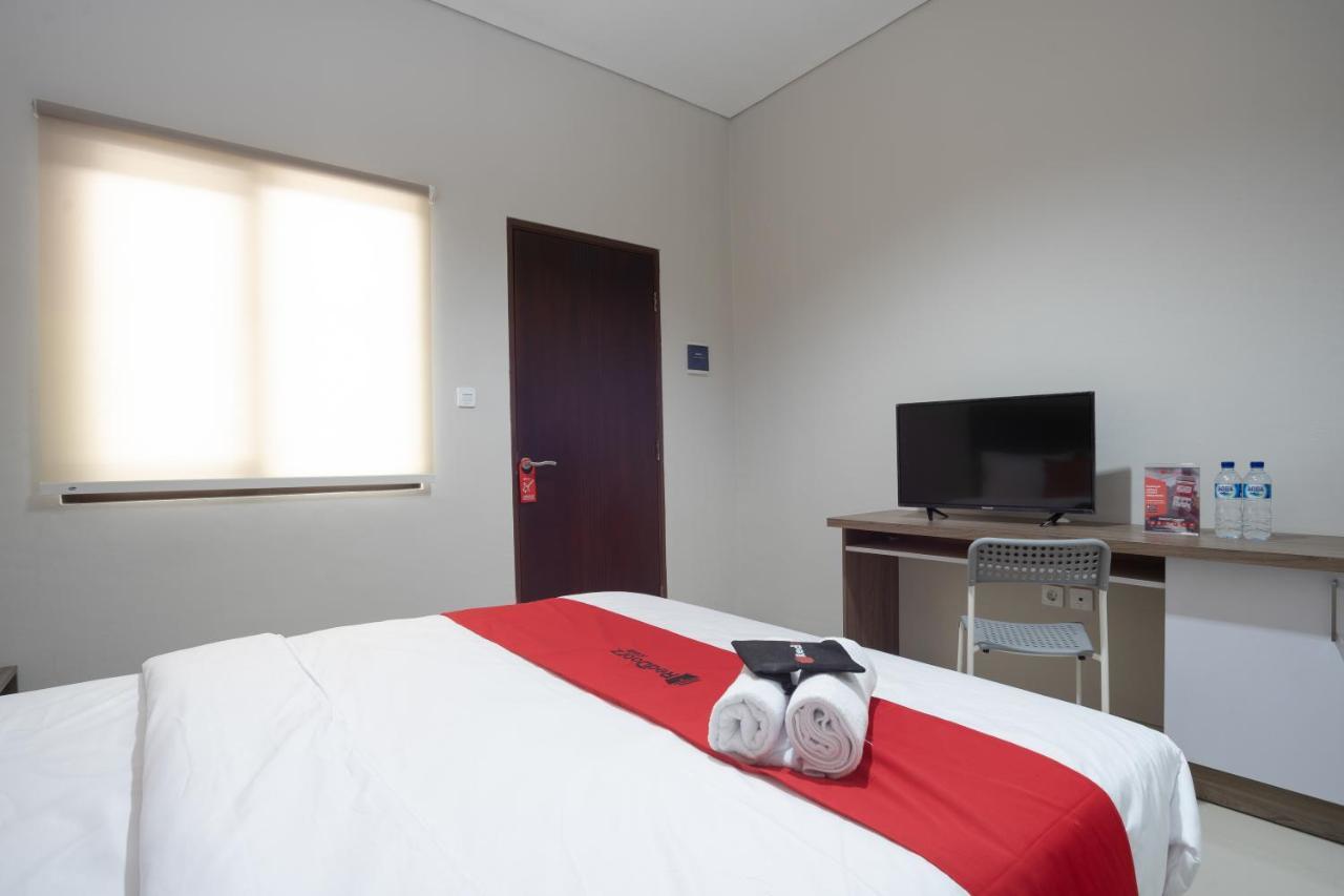 RedDoorz Plus near JIEXPO Kemayoran Cakarta Dış mekan fotoğraf