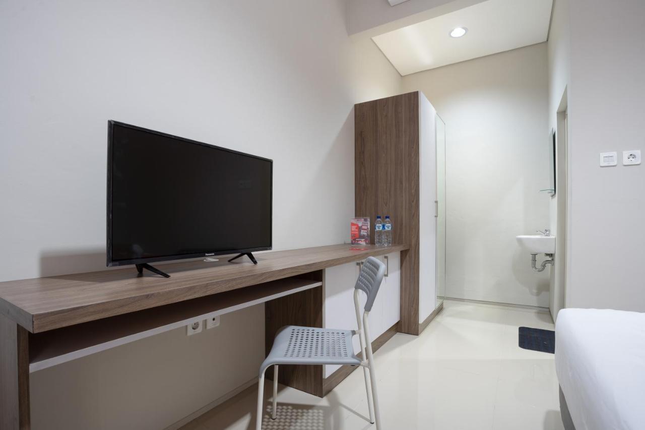 RedDoorz Plus near JIEXPO Kemayoran Cakarta Dış mekan fotoğraf