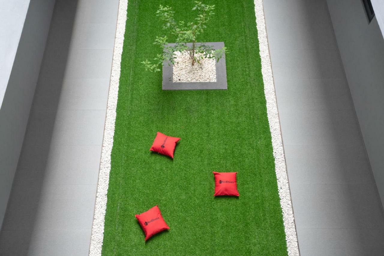 RedDoorz Plus near JIEXPO Kemayoran Cakarta Dış mekan fotoğraf