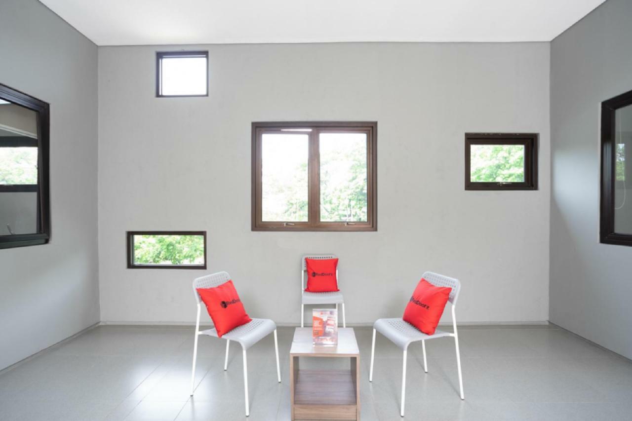 RedDoorz Plus near JIEXPO Kemayoran Cakarta Dış mekan fotoğraf