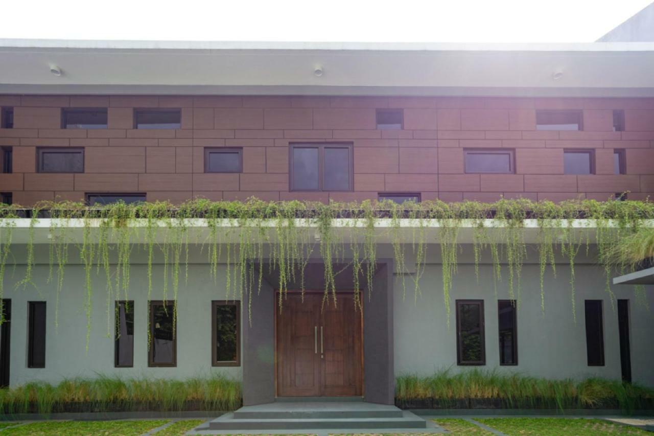 RedDoorz Plus near JIEXPO Kemayoran Cakarta Dış mekan fotoğraf